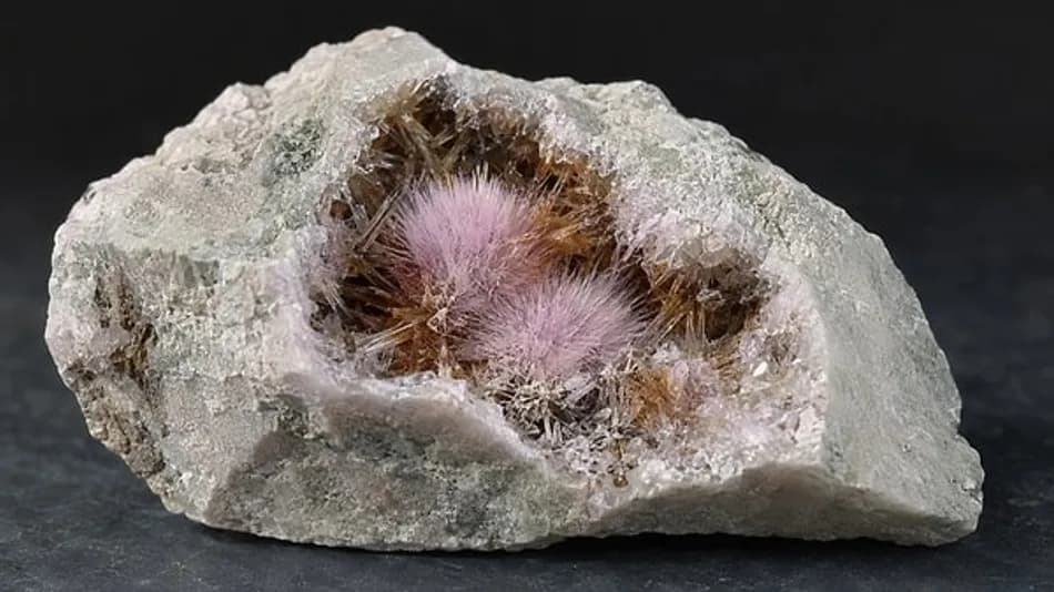 Rusya’da Kola Ashcroftine Adlı Yeni Mineral Keşfedildi