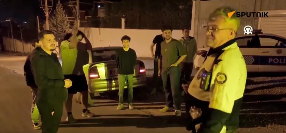 Kütahya’da 5 kişilik otomobilden 8 üniversite öğrencisi çıktı