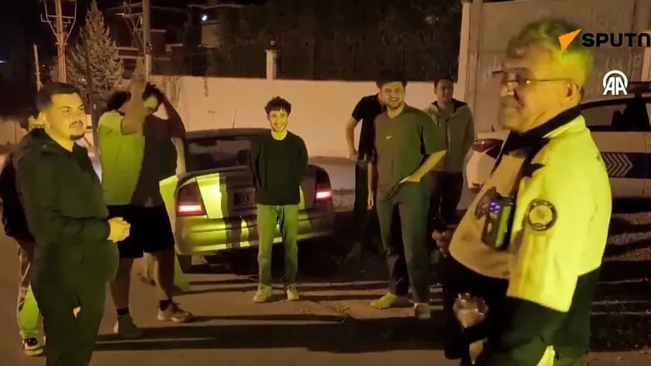 Kütahya’da 5 kişilik otomobilden 8 üniversite öğrencisi çıktı