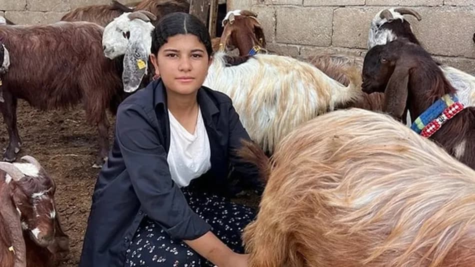 Hataylı Esmanur 5 Keçiyle Başladı, Sürüsünü 30’a Çıkardı