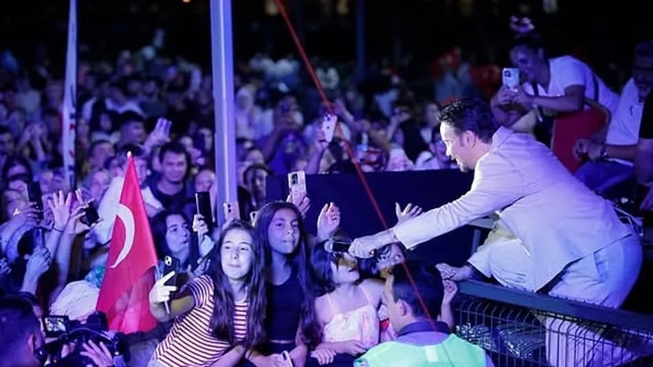 Sinan Akçıl’dan Ferhat Göçer’in Konserlerine Gözlemci Hamlesi