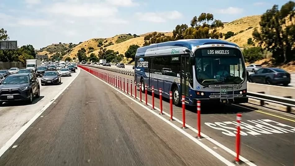 Kaliforniya’da 225 km hız yapan kurşun otobüs planı