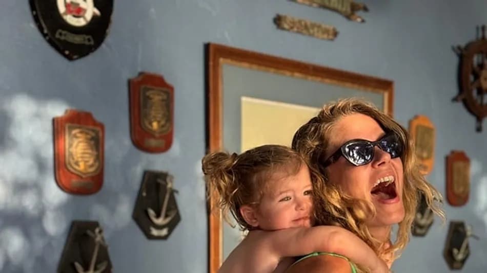 Burcu Biricik kızı Luna’nın yeni yaş pozlarını paylaştı