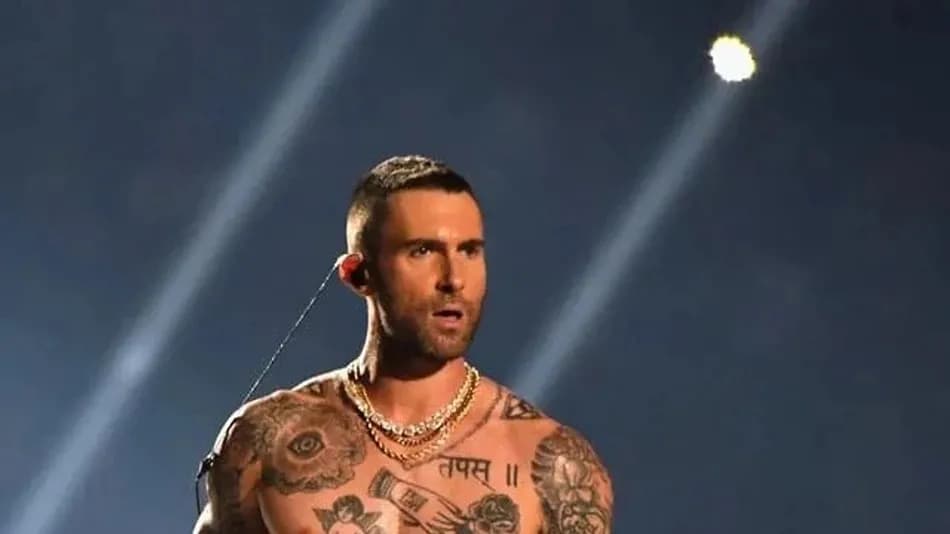 Adam Levine'in son görüntüsü sosyal medyada estetik iddialarını gündeme getirdi