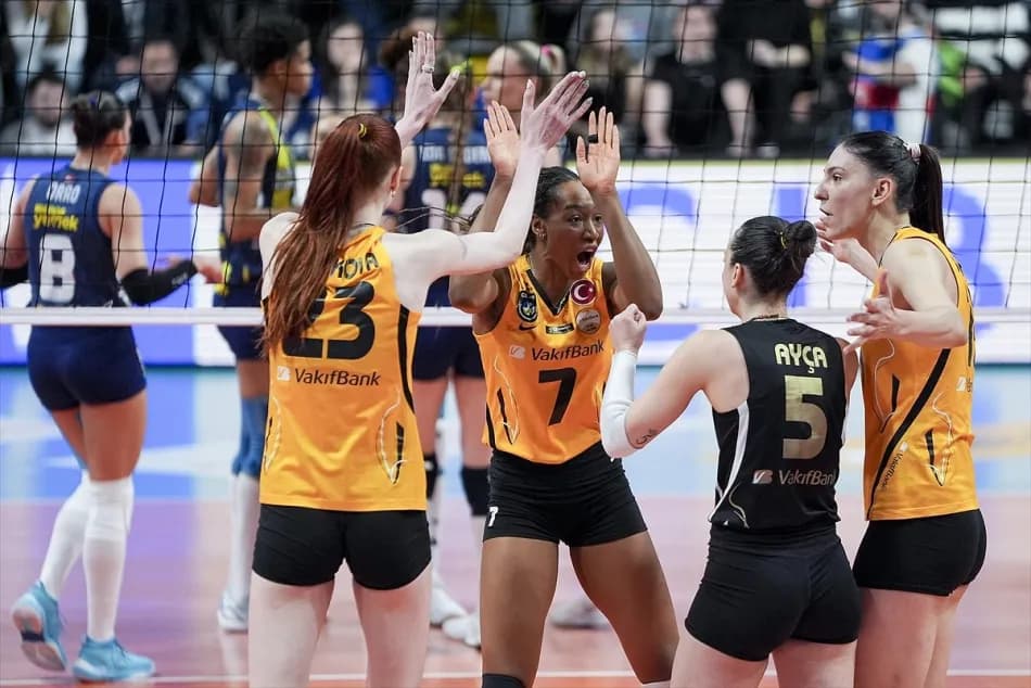 VakıfBank, Sultanlar Ligi finalinde Fenerbahçe'yi geçerek şampiyon oldu