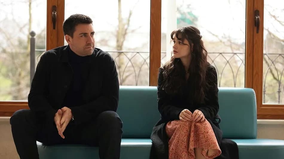 Çirkin dizisinin ilk bölümünde Ali Talha Gürbüz’ün performansı dikkat çekti