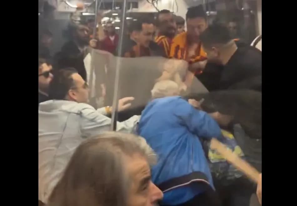 İstanbul metrosunda Galatasaray kutlamaları sırasında kavga çıktı