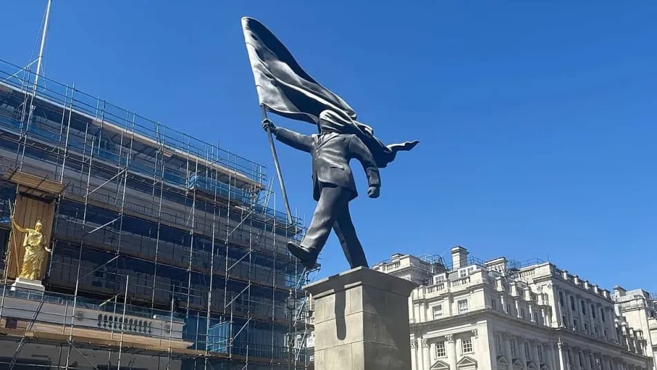 Banksy'nin Londra'da Yeni Bir Heykel Bıraktığı İddia Edildi