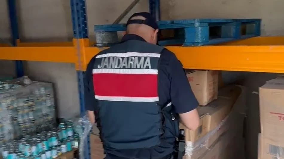 Aydın'da son kullanma tarihi silinmiş gıda ürünlerine operasyon