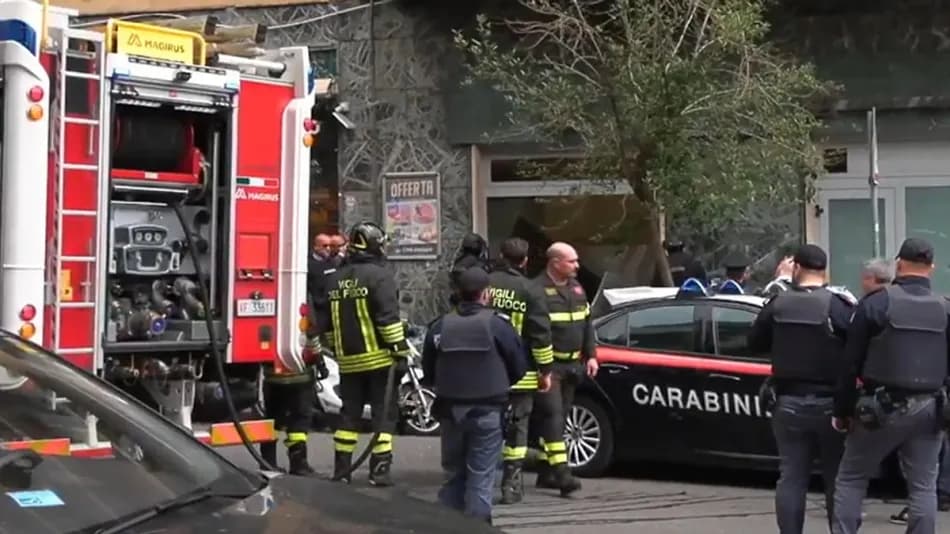 Napoli’de banka soygununda 25 kişi rehin alındı, şüpheliler kanalizasyondan kaçtı