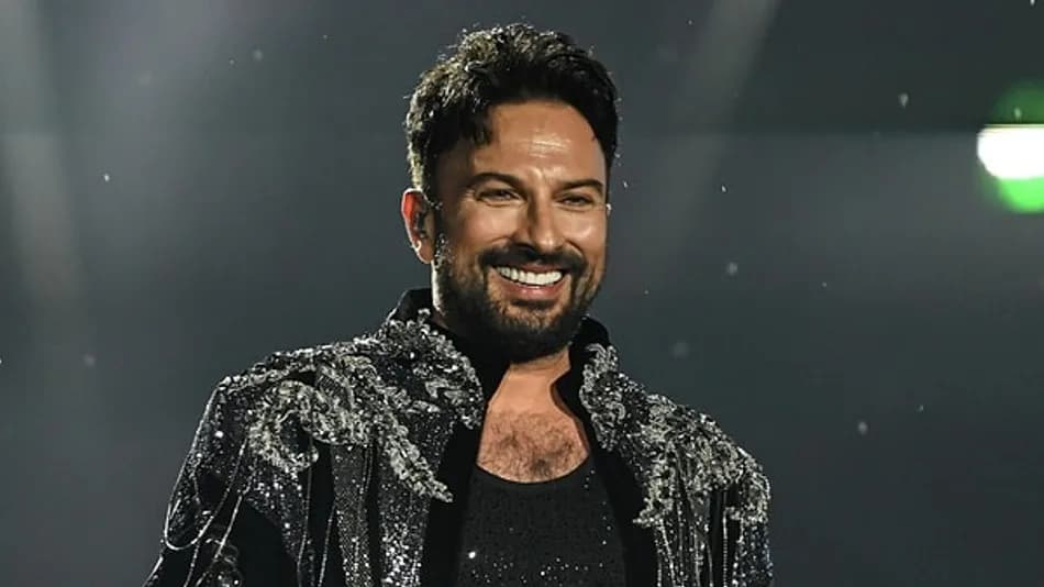 Tarkan Ankara Konserinde Yağmura Rağmen Sahneyi Bırakmadı