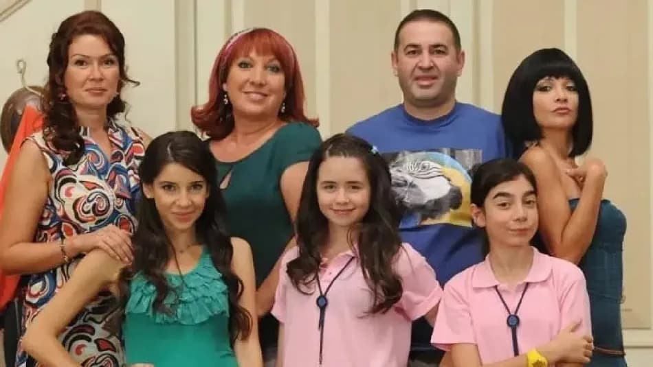 Birsu Demir, çocuk oyunculuk döneminde sette yaşadığını anlattı