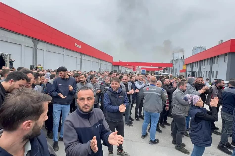 Doğtaş ve Kelebek Mobilya’da işçiler promosyon ödemesi için iş bıraktı