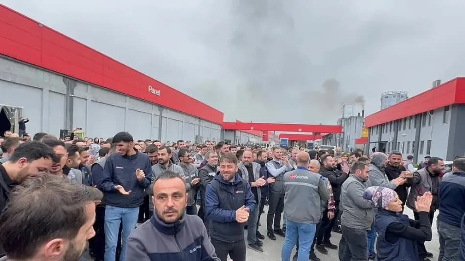 Doğtaş ve Kelebek Mobilya’da işçiler promosyon ödemesi için iş bıraktı