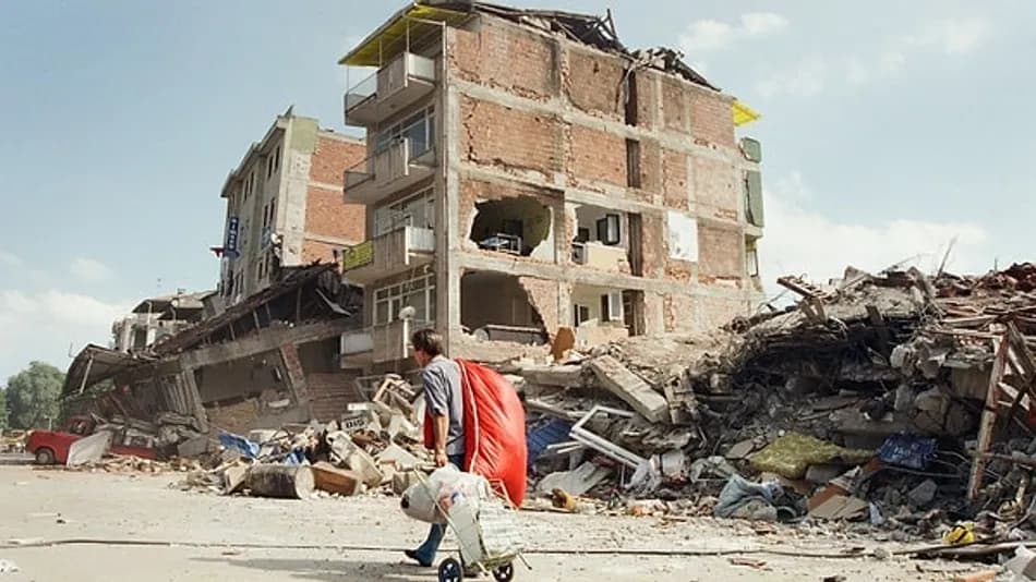 17 Ağustos 1999 Gölcük Depremi'nin üzerinden 27 yıl geçti