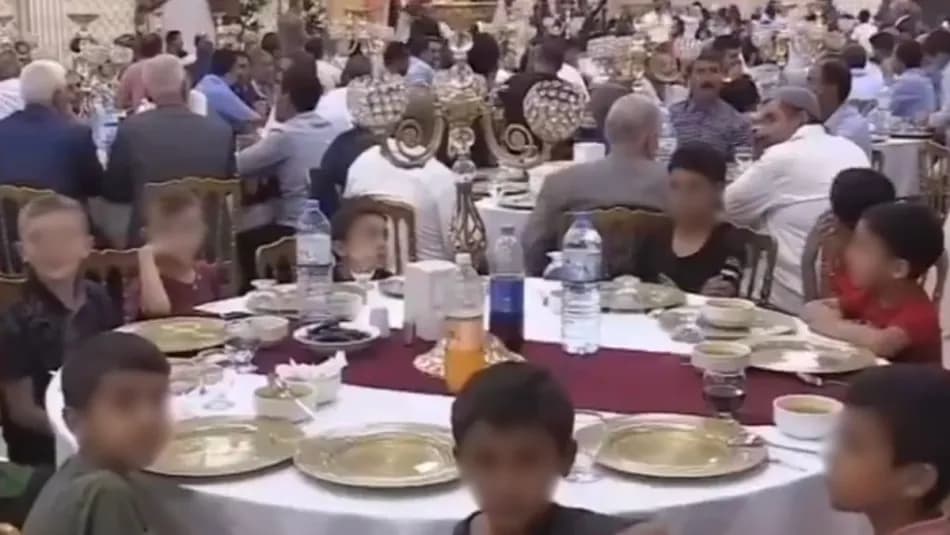 Şanlıurfa'da bir çift, düğün davetlilerinden takı yerine yetim çocuklarla gelmelerini istedi