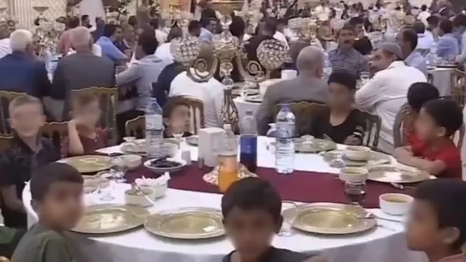 Şanlıurfa'da bir çift, düğün davetlilerinden takı yerine yetim çocuklarla gelmelerini istedi