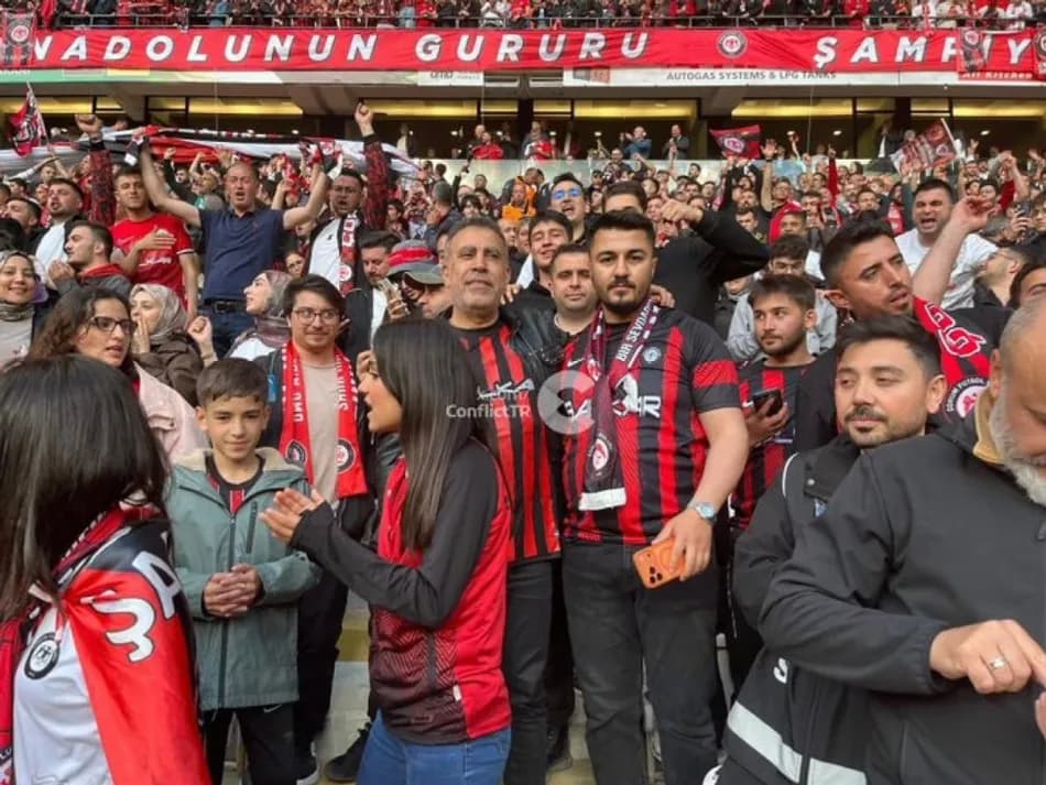 Taburcu edilen Haluk Levent, Çorumspor play-off finalinde görüntülendi