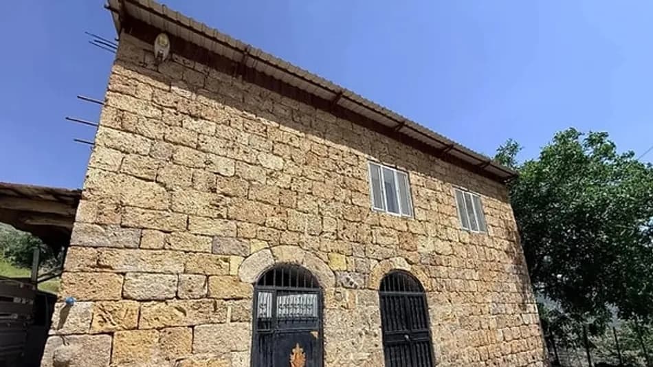 Şırnak’ta 30 Yıllık Taş Ev Turistlerin İlgi Odağı Oldu