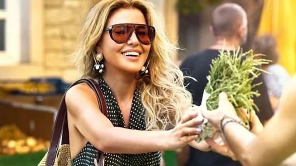 Gülben Ergen yüz gençleştirme işlemi sonrası son halini paylaştı