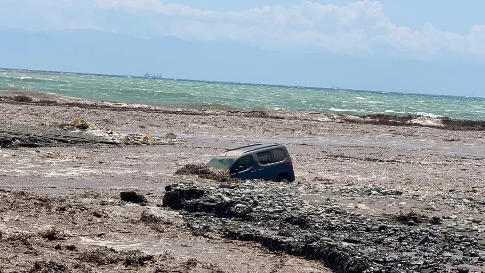 Hatay, Osmaniye ve Rize'de sağanak ve sel hayatı olumsuz etkiledi