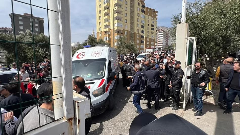 EGM: Kahramanmaraş'taki okul saldırganının babası tutuklandı