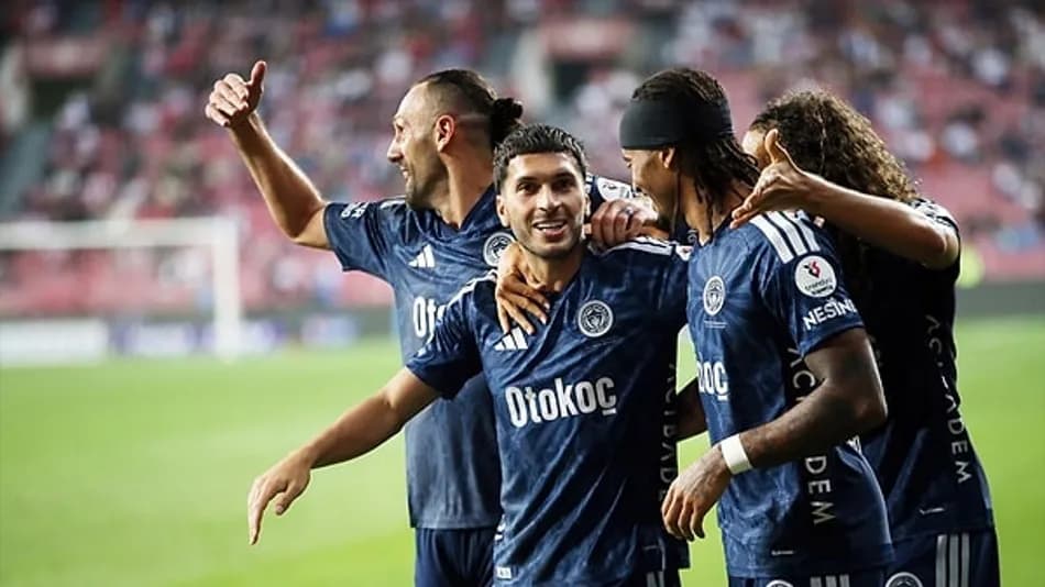 Fenerbahçe Samsunspor'u Deplasmanda 2-0 Mağlup Etti