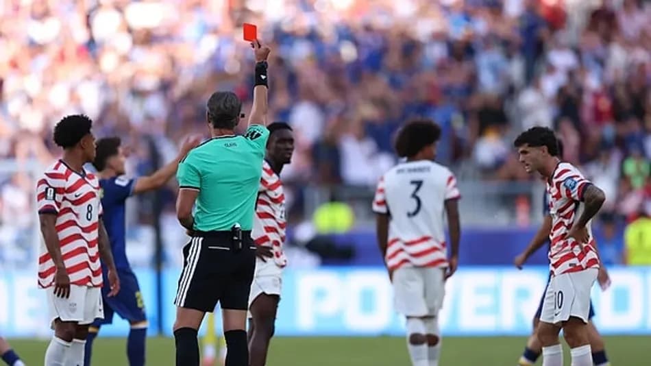 Folarin Balogun’un kırmızı kart cezasında FIFA iddiası