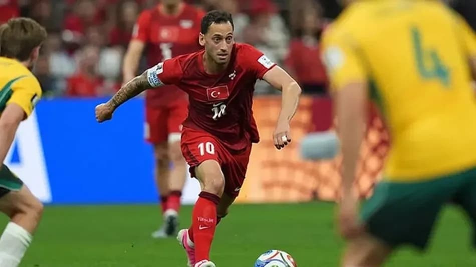 Hakan Çalhanoğlu ile Avustralyalı gazeteci arasında maç tartışması