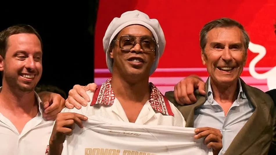 Ronaldinho 46 Yaşında Ravenna FC ile Sahalara Dönüyor