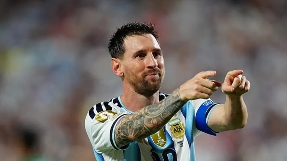 Lionel Messi tarihe geçti: Arjantin Cezayir’i 3-0 yendi