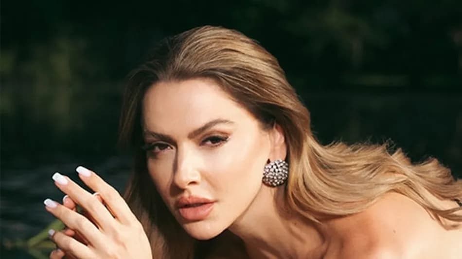 Hadise’nin Ara Beni Şarkısı Minik Beyto Videosuyla Gündem Oldu