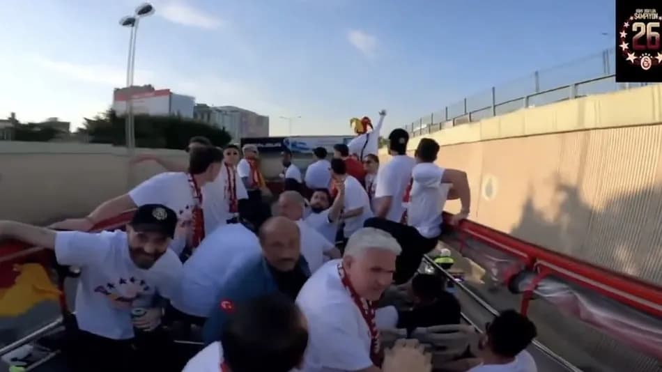 Galatasaray'ın şampiyonluk kutlamasında üst geçit tehlikesi yaşandı