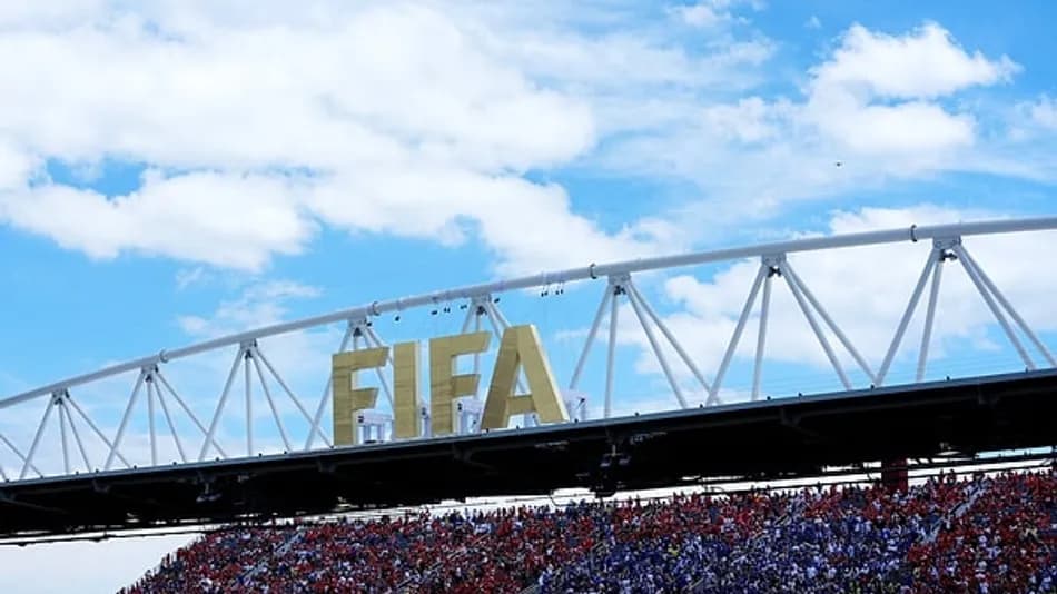 Toronto’da FIFA’ya İsrail Protestosu: Pankart Açıldı