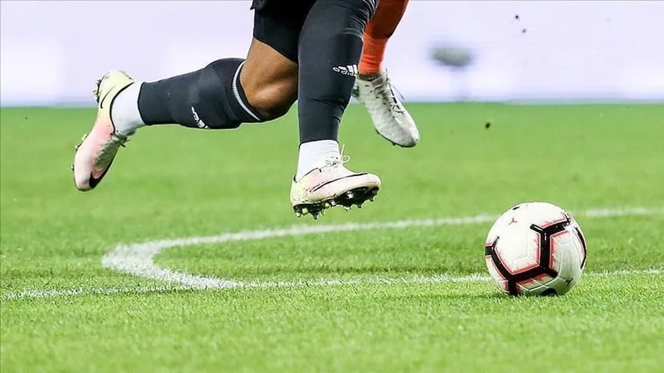 Profesyonel futbol liglerinde 2025-26 sezonunun yükselen ve düşen takımları netleşti