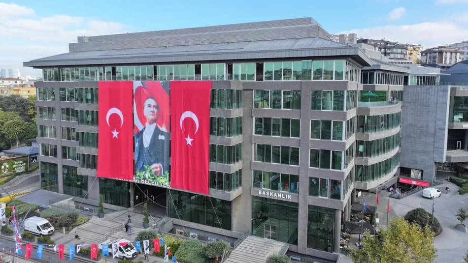 Üsküdar Belediyesi'ne operasyon: 20 kişi gözaltına alındı