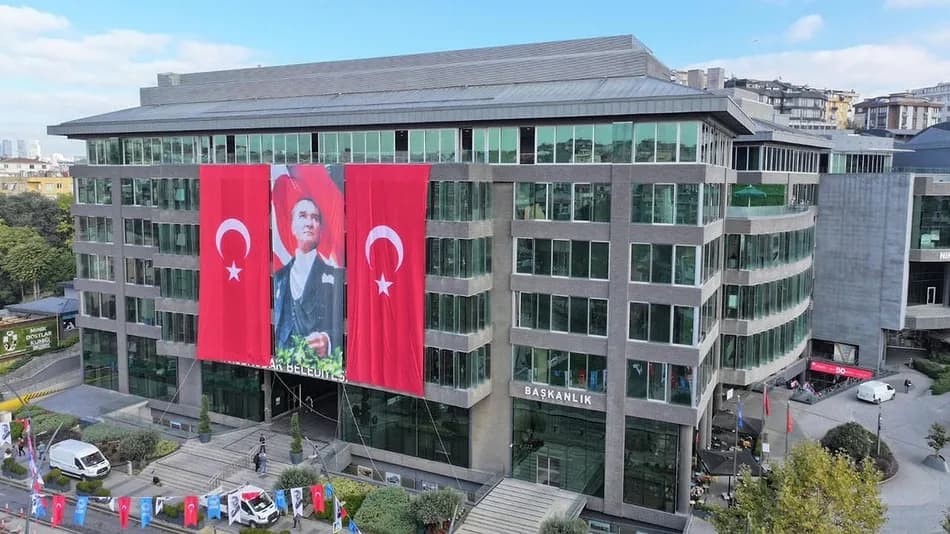 Üsküdar Belediyesi'ne operasyon: 20 kişi gözaltına alındı