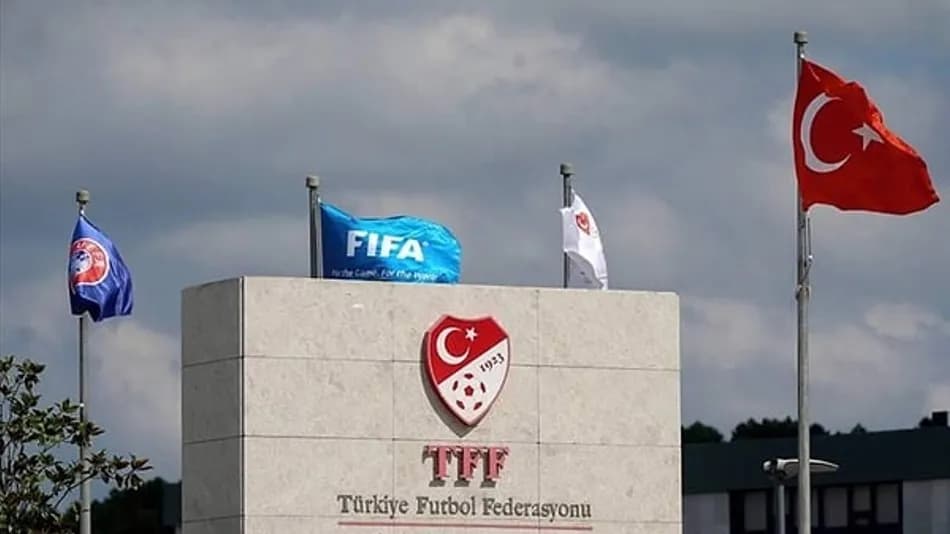 Galatasaray ve Fenerbahçe yabancı sınırında ayrıştı