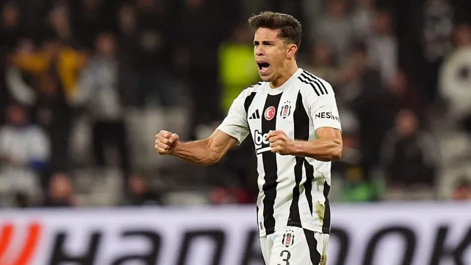 Corinthians, Gabriel Paulista’nın derbi sonrası güvenlik görevlilerince darp edildiğini öne sürdü