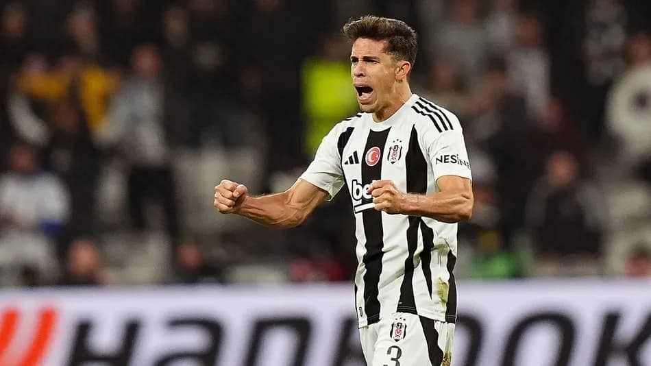 Corinthians, Gabriel Paulista’nın derbi sonrası güvenlik görevlilerince darp edildiğini öne sürdü