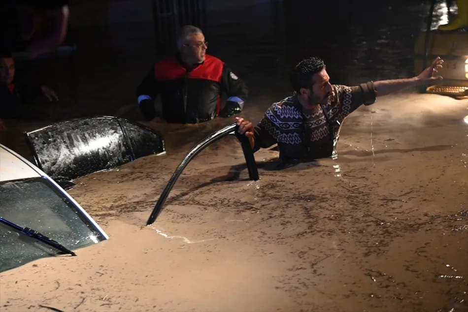Osmaniye'nin Kadirli ilçesinde selde iki kişi hayatını kaybetti