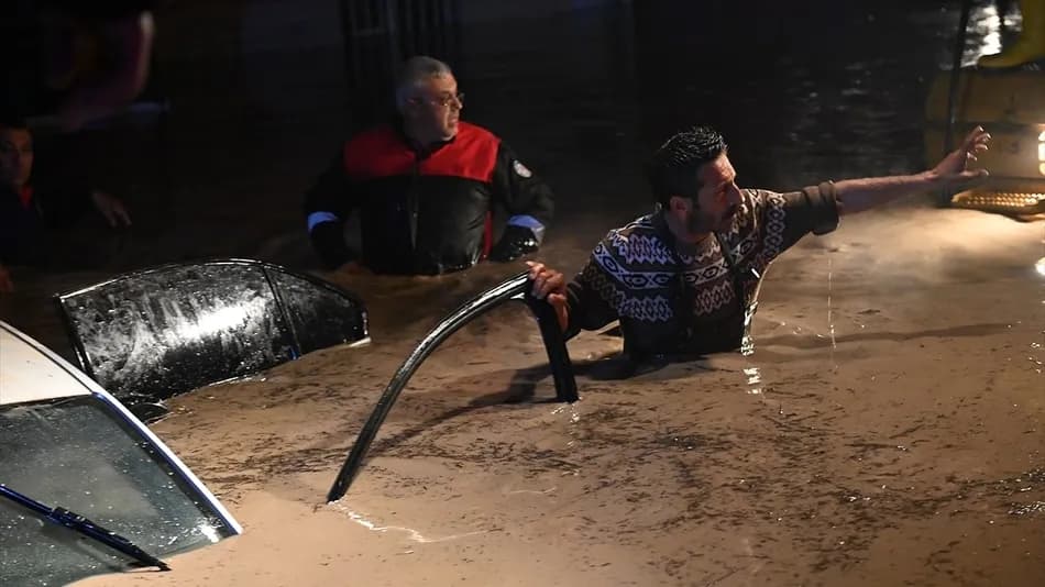 Osmaniye'nin Kadirli ilçesinde selde iki kişi hayatını kaybetti