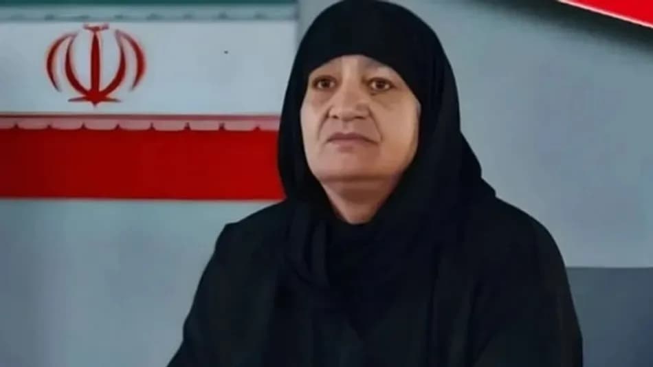 İran'da 'Kara Dul' Davası: Kolthoum Akbari'ye 10 İdam Cezası