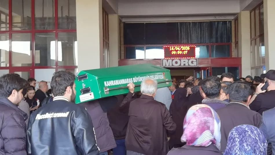 Kahramanmaraş'taki okul saldırısının ardından morg önünde bekleyiş sürüyor
