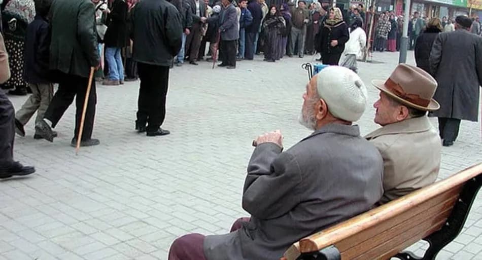 İsa Karakaş, 2008 sonrası sigorta girişi olanlar için emeklilikte çalışma kısıtına dikkat çekti