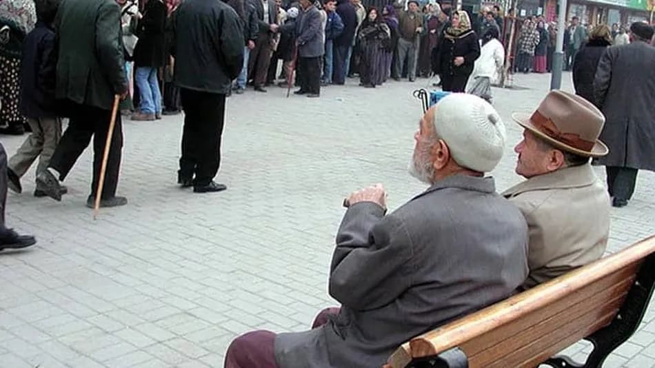 İsa Karakaş, 2008 sonrası sigorta girişi olanlar için emeklilikte çalışma kısıtına dikkat çekti