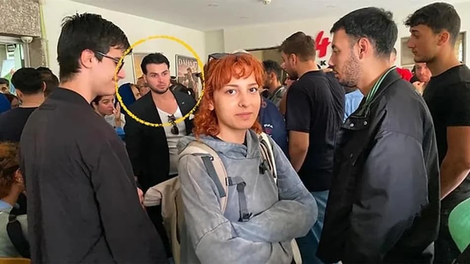 CHP rozet törenindeki figüran iddiası sosyal medyada gündem oldu