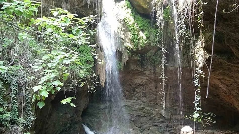 Koramşalı Şelalesi yağışlarla yeniden gür akmaya başladı