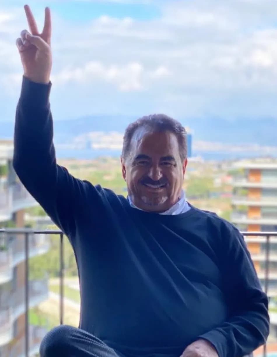 İbrahim Tatlıses rahatsızlanarak hastaneye kaldırıldı