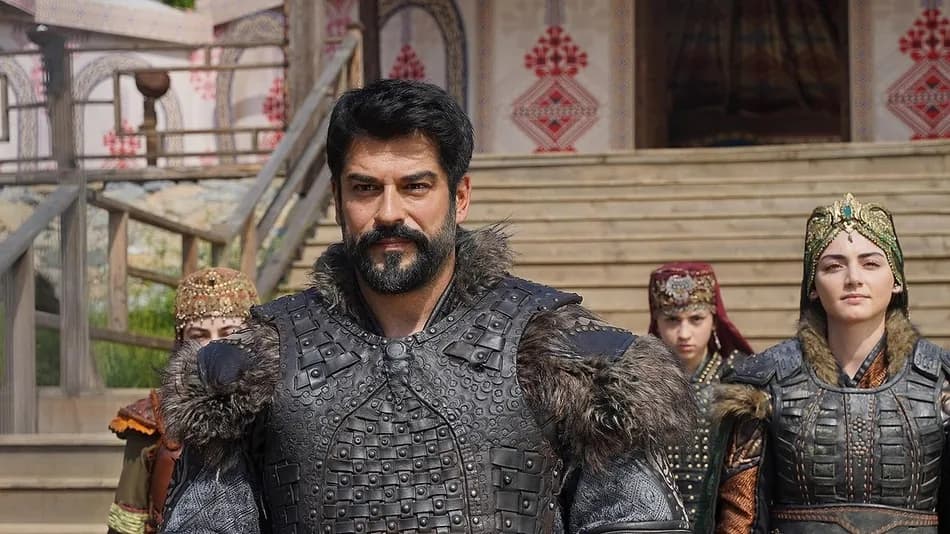 Özge Törer Netflix dizisi Eve Giden Yol'un kadrosuna katıldı